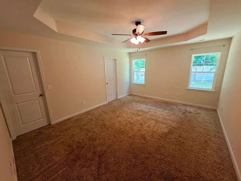 404 Christopher Columbus Ter — Photo 14
