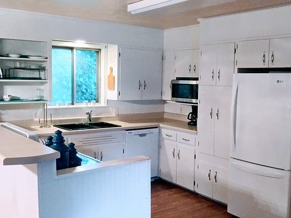 3rd image of 4007 Laurel Dr NW