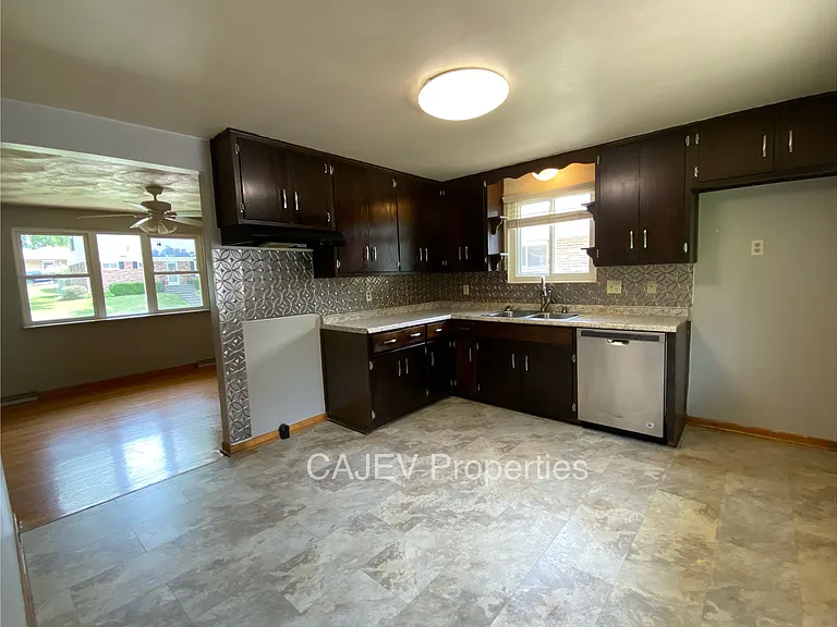 1235 Montego Dr — Photo 5