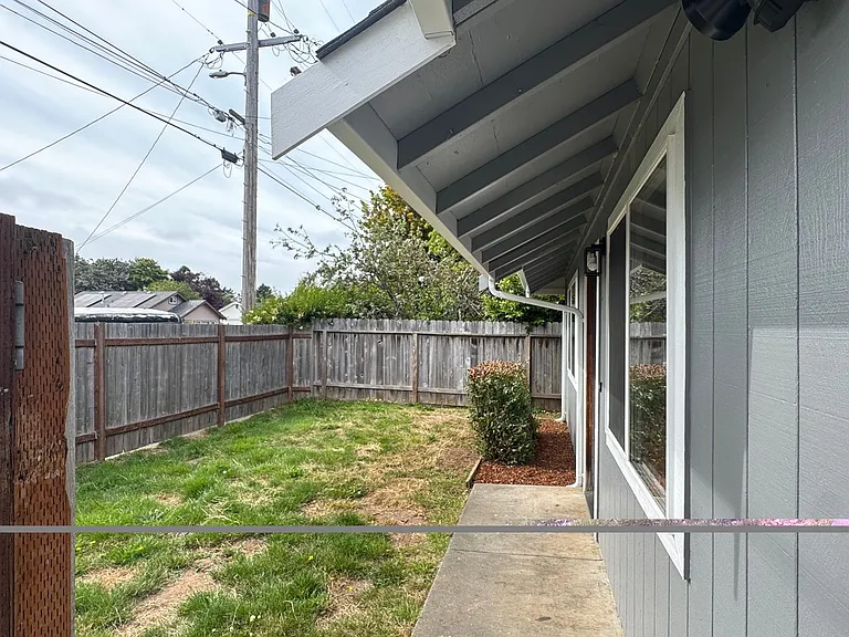 4139 D St — Photo 2