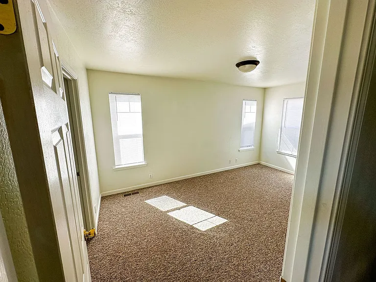2750 Meadow Creek Way — Photo 16
