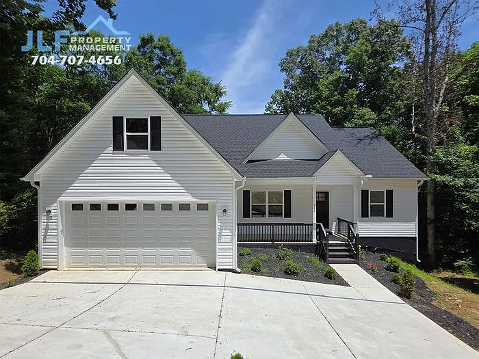 595 Foxwood Dr — Photo 1