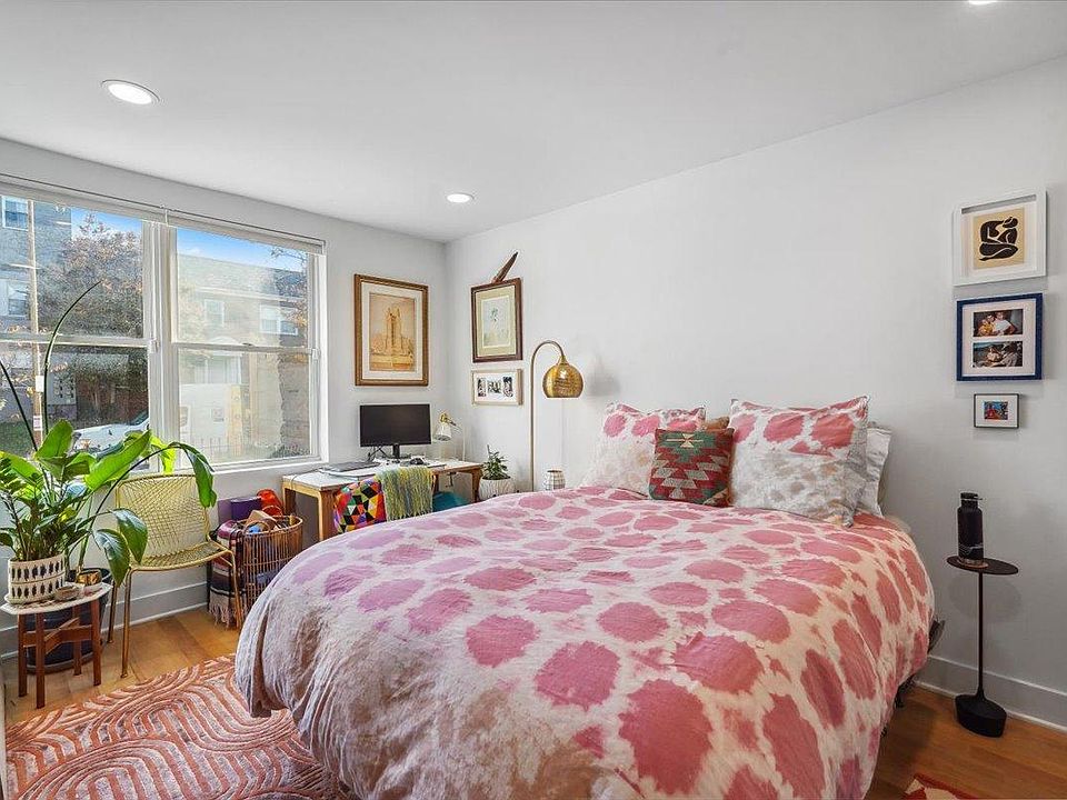 1st image of 1240 18th St NE APT 1