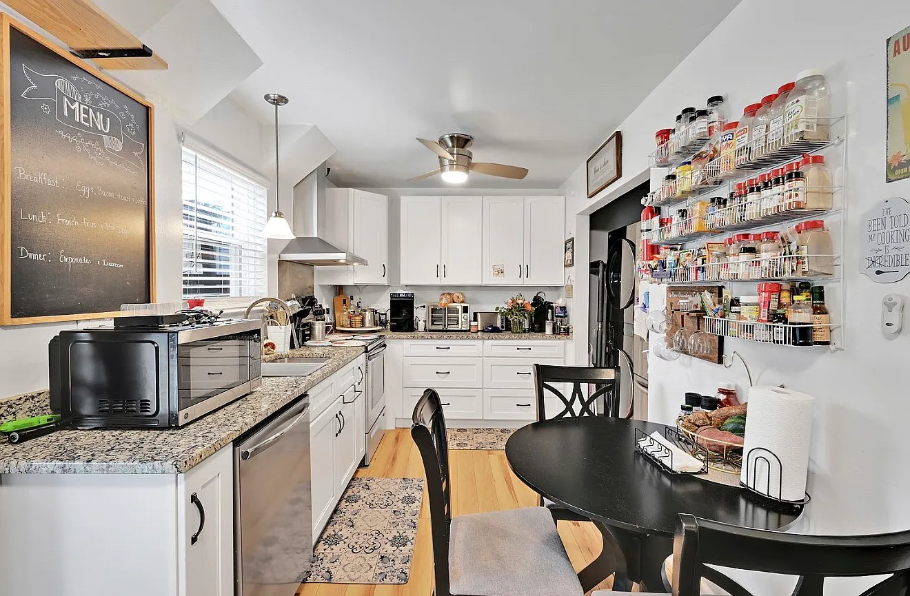 3 bed, 1.5 bath, 1060 sqft, $2,100 — Photo 3