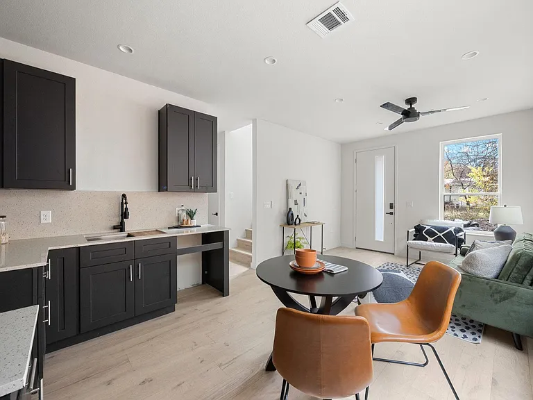 1709 Maple Ave #2B — Photo 4