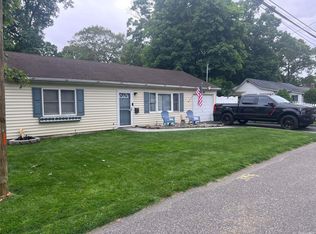 55 Blythe Rd, Lake Ronkonkoma, NY 11779