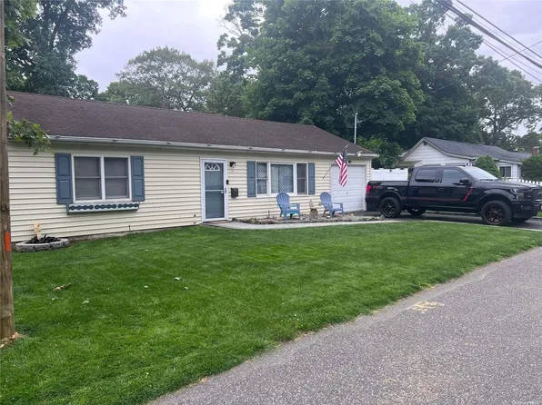 55 Blythe Road, Ronkonkoma, NY 11779