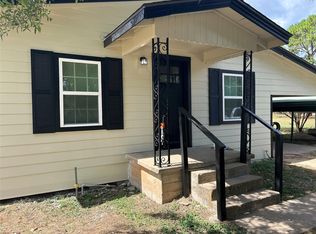 317 Webb St, Smithville, TX 78957