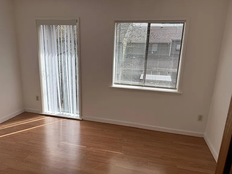 3176 NE Flintlock Pl — Photo 12