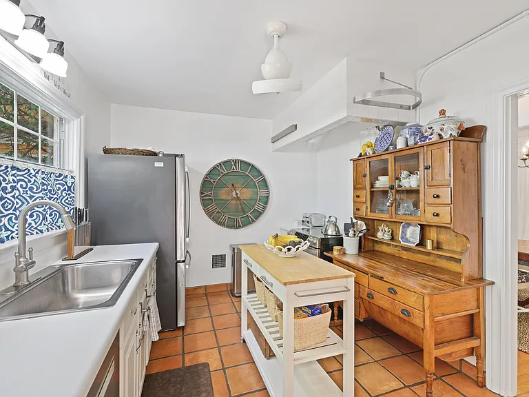 325 Greymon Dr — Photo 17