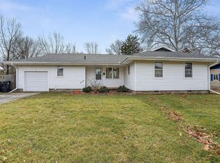 3 Matteson Dr, Villa Grove, IL 61956