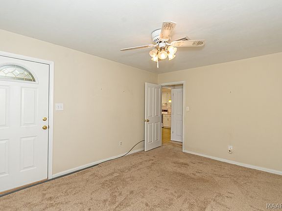 5th image of 165 Brookview Dr