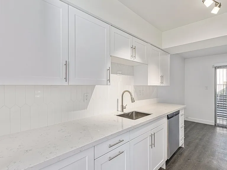 The Shorewood Apartments — Photo 39