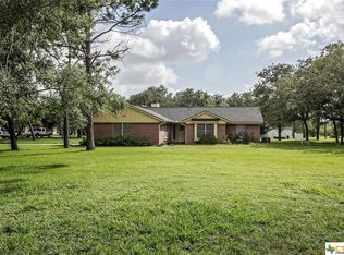 305 Oak Colony Dr, Victoria, TX 77905