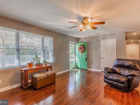 4th image of 1040 Manning Dr
