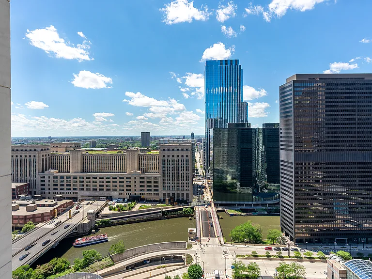 235 W Van Buren St #2915 — Photo 20