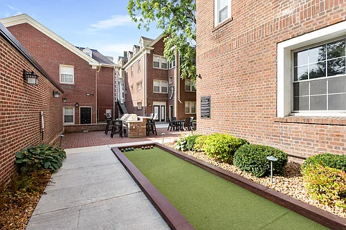 Buckingham & Balmoral Apartments Photo 1