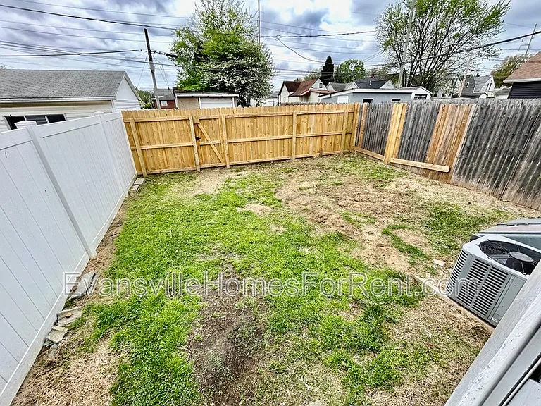 2102 W Delaware St — Photo 9