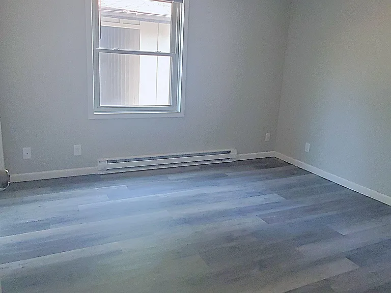 325 W 9th St #A — Photo 12