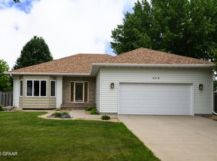 3216 36th Ave S, Fargo, ND 58104