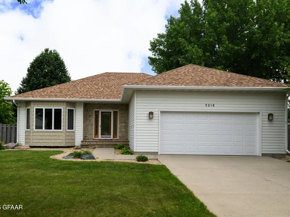 3216 36th Ave S, Fargo, ND 58104