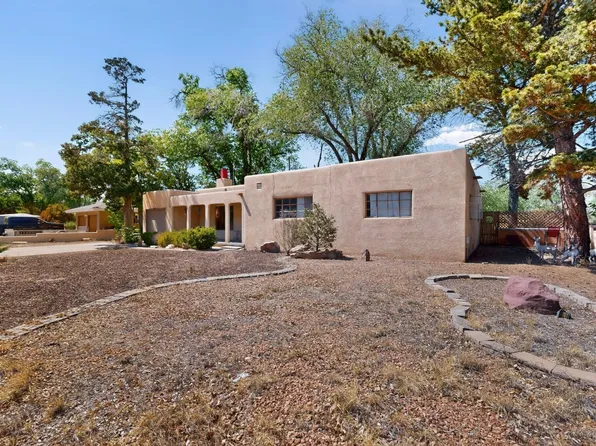 703 Solar Rd NW, Albuquerque, NM 87107