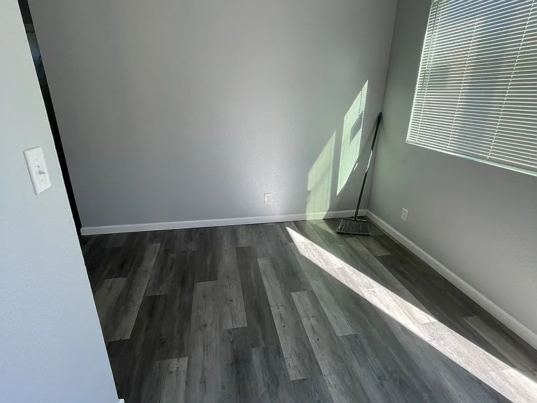 1311 Lemon St — Photo 2