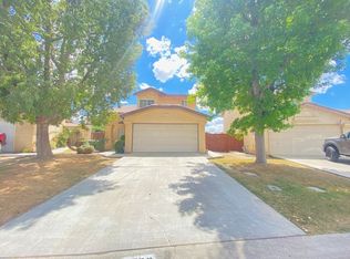 1725 Scenic View Dr, Bakersfield, CA 93307