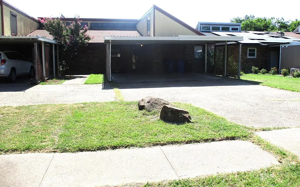 203 Yorkshire Ct. — Photo 3