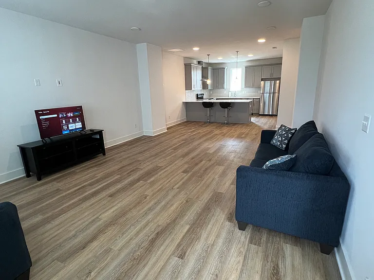 700 N Dupont Ave #312B — Photo 9