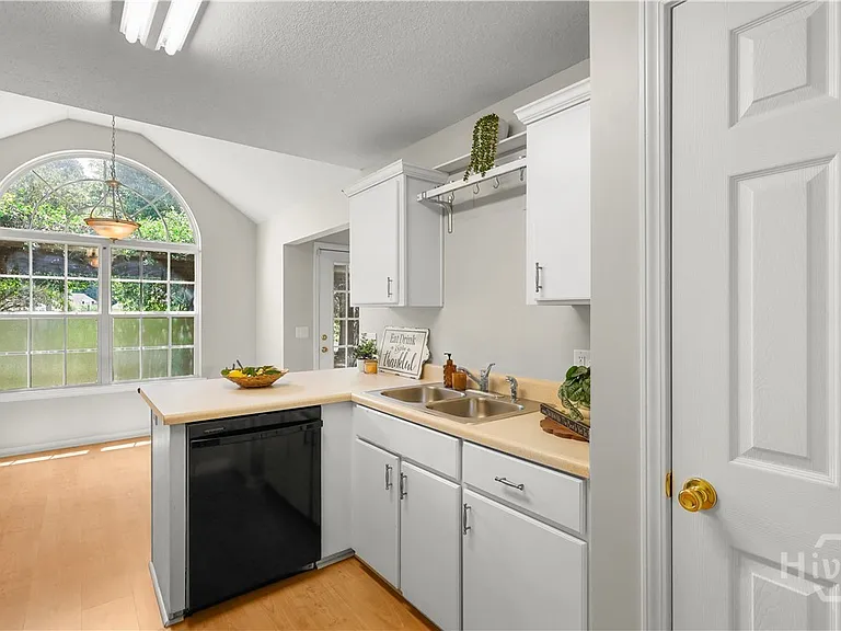 139 Pampas Dr — Photo 11