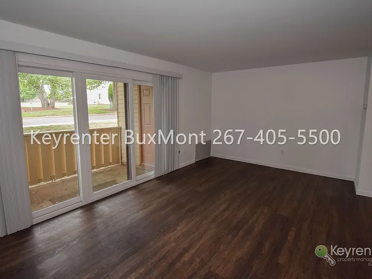 115 Hickory Ct — Photo 6