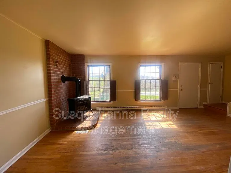529 Stone Hill Rd — Photo 4