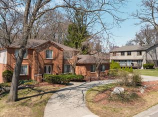 28867 Appleblossom Ln, Farmington Hills, MI