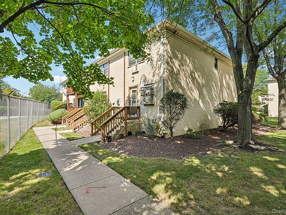 3rd image of 148 Sneden Place W #148