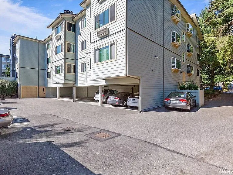 9800 Roosevelt Way NE #31 — Photo 24