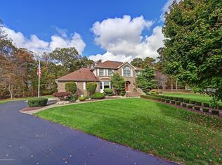34 Denise Ct, Manalapan, NJ 07726