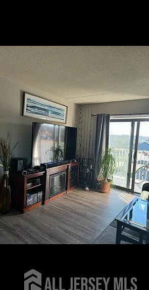 32 Allen Pl — Photo 1