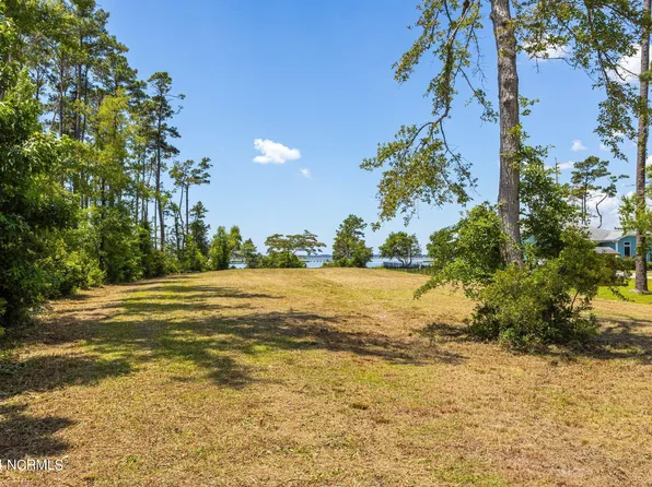 119 Queen Annes Lane, Beaufort, NC 28516