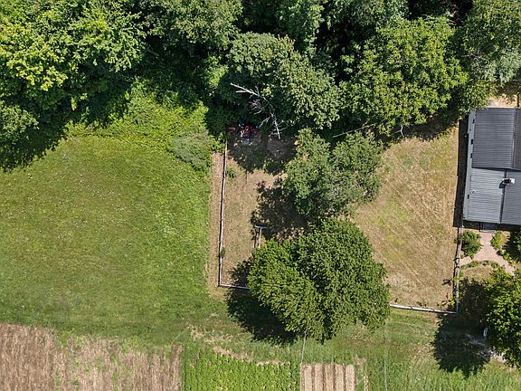 3rd image of 592 Abbot Hill Road