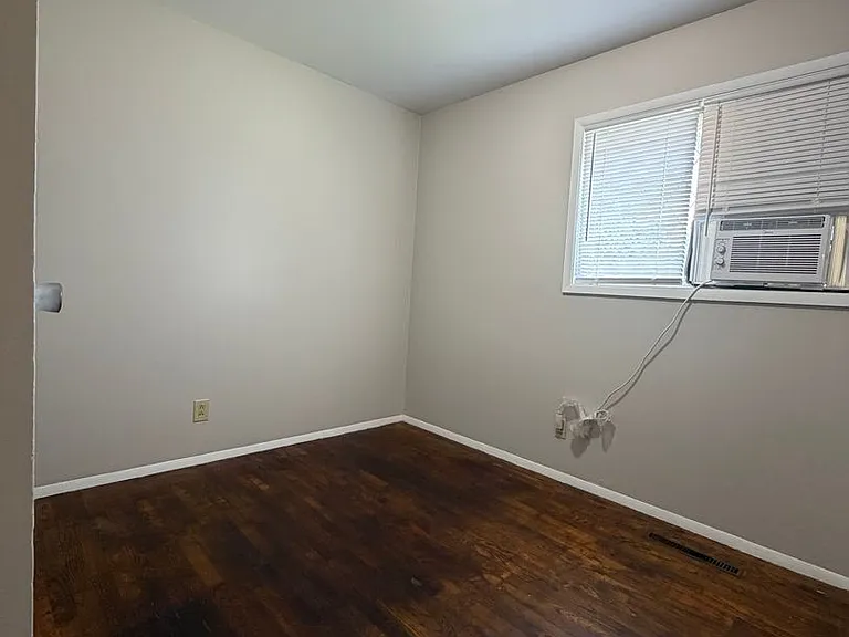 106 Tulip Dr — Photo 9