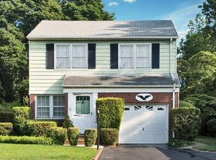 38 Colonial Ave, Garden City, NY 11530