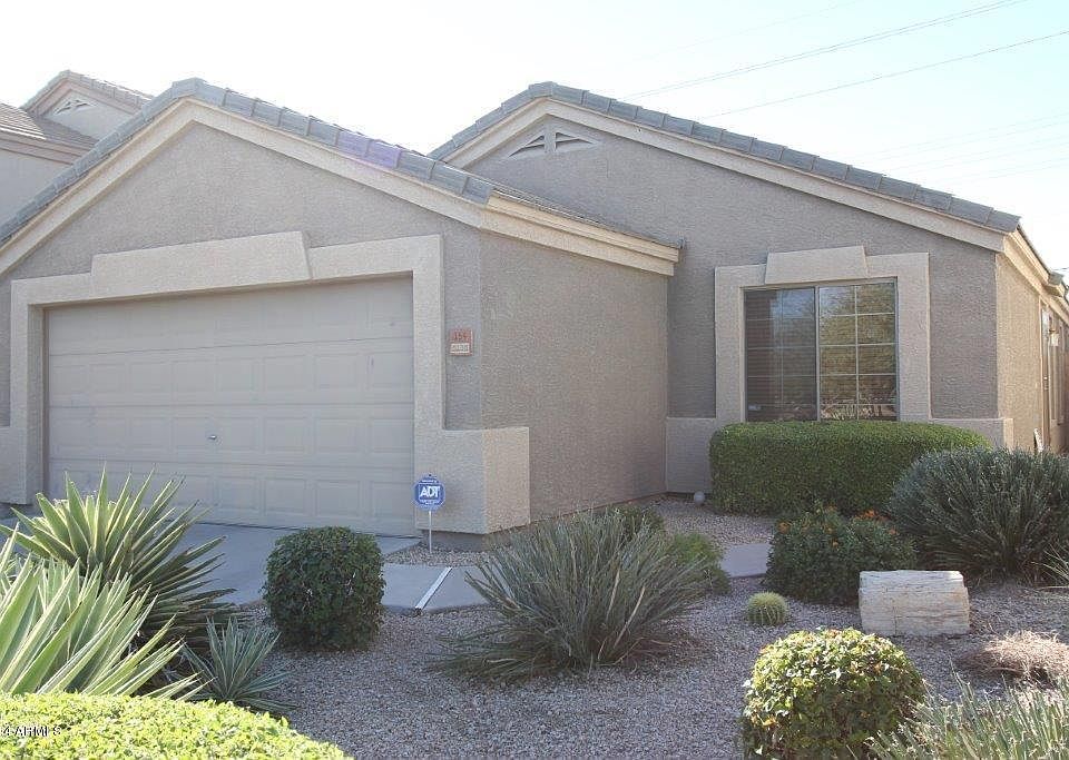 1st image of 154 S Hassett Cir