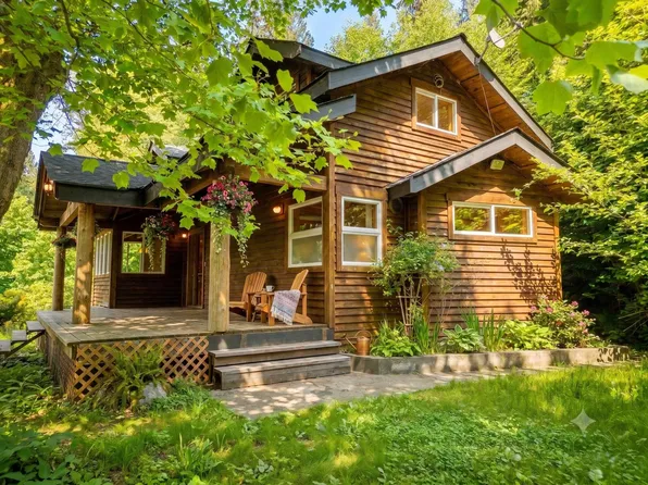 722 W Bay Rd, Gibsons, BC V0N 1V8