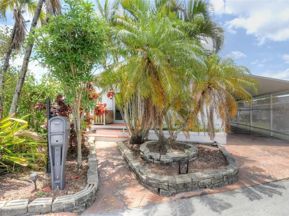 8608 SW 17th Street, Davie, FL 33324