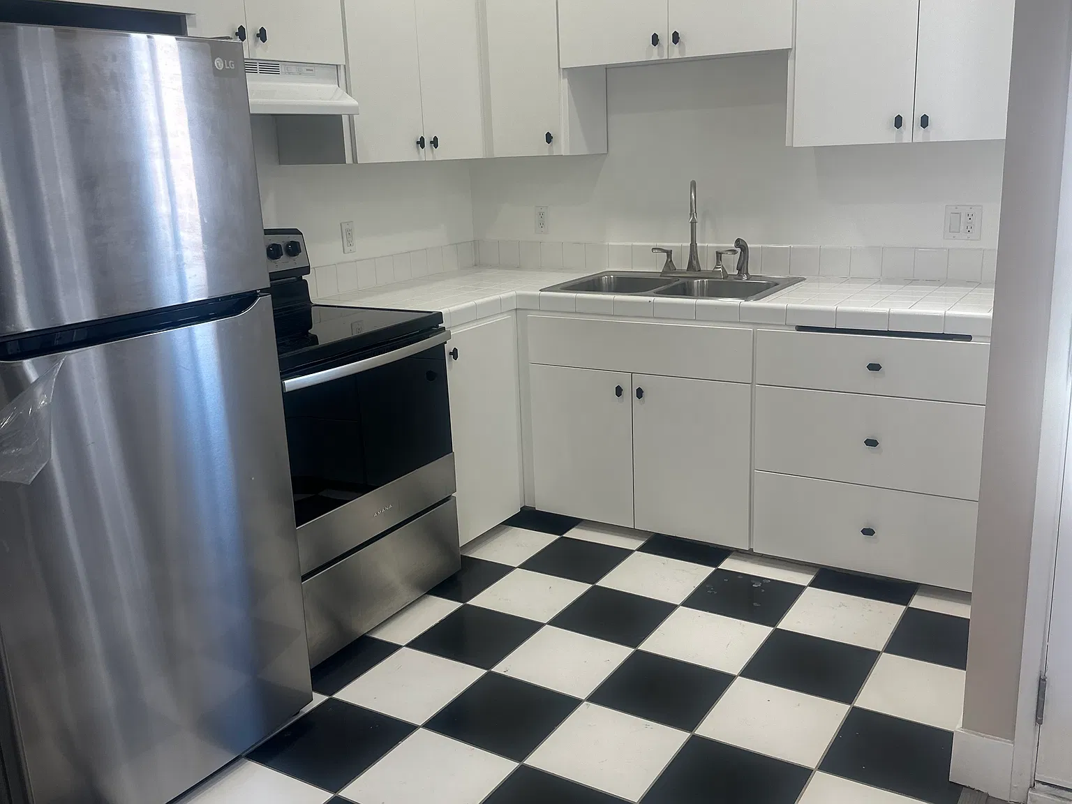 2 bed, 1000 sqft, $2,950 — Photo 3