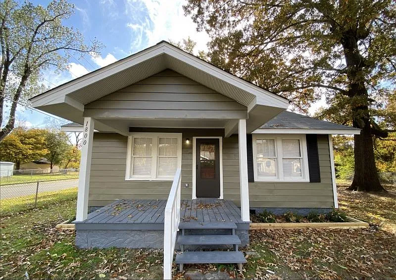 1800 W Long 17th St