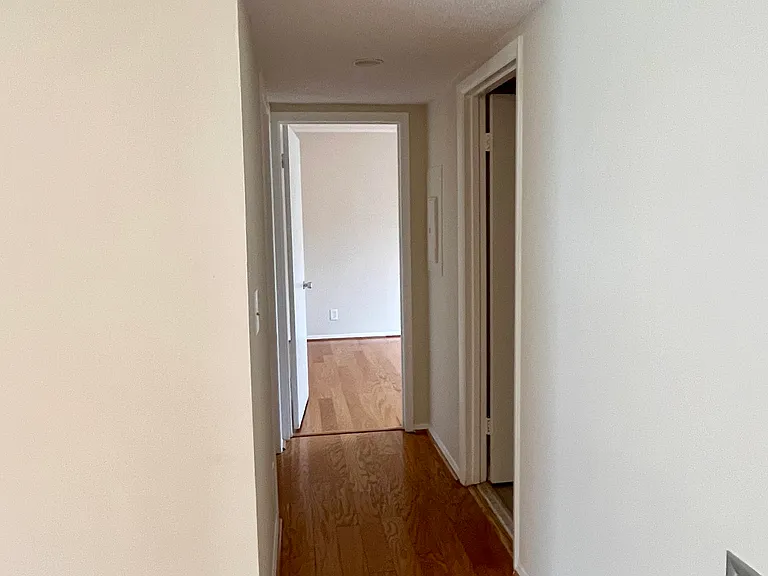 1091 Seacliff Dr S #1091 — Photo 2