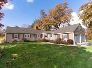 1 Leslie Ln, Sturbridge, MA 01566