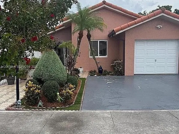 10070 SW 2nd St, Miami, FL 33174